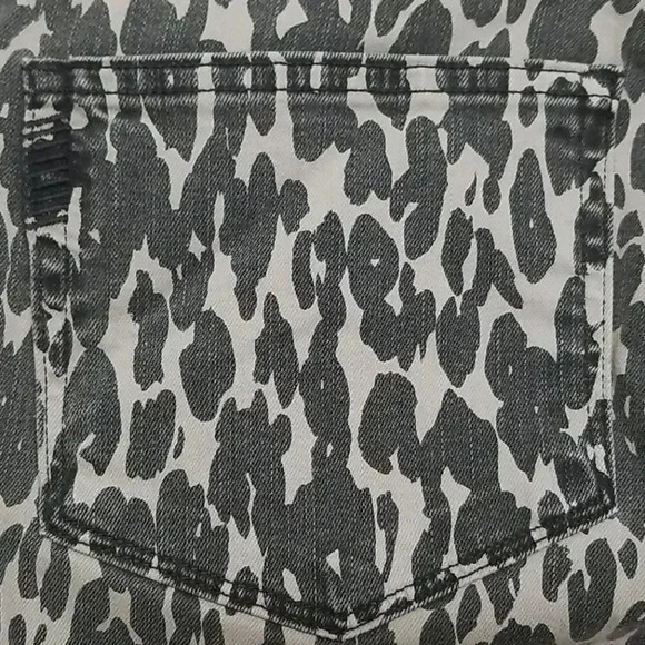 {PAIGE} X Rosie Poppy Leopard Slim Crop Flare Jeans Collaboration Collec… - Picture 9 of 16